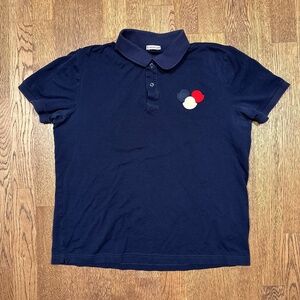 Moncler Multi Logo Maglia Polo Manica Corta Blue Pique Shirt Mens JP Large US M